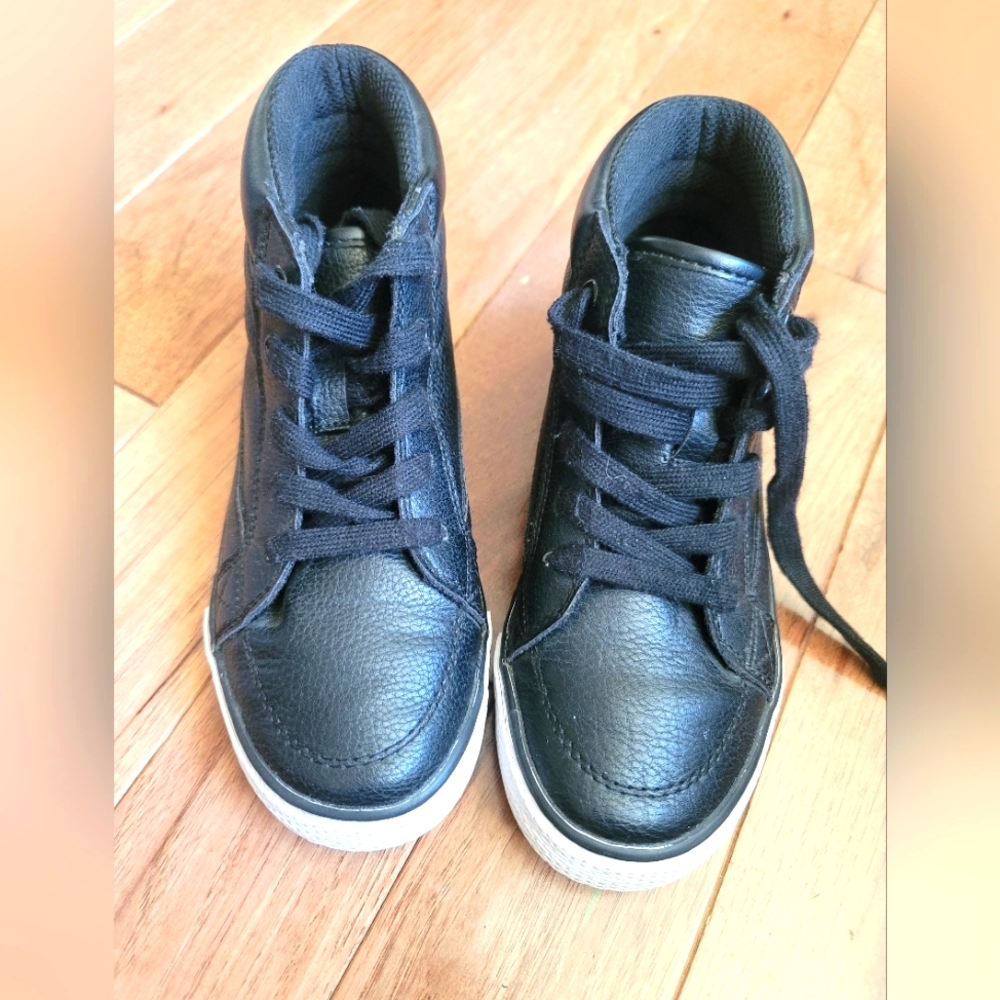 The Children's Place Black Sneakers with Smooth Upper and Sporty Design